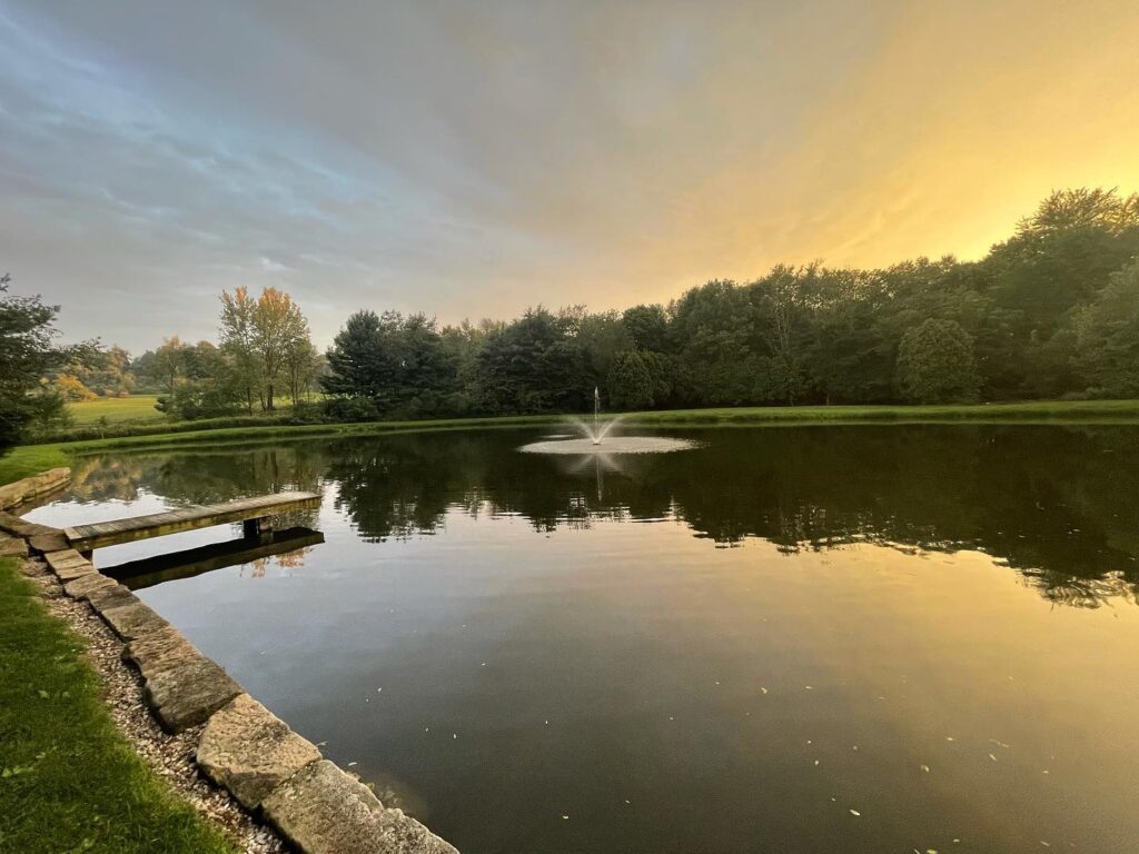pond with fountain at Ohio wedding venue