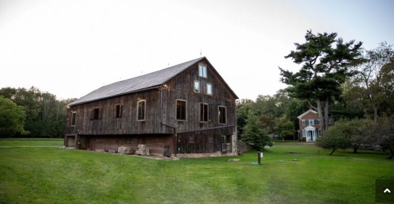 rustic Ohio barn wedding venue with brick farmhouse