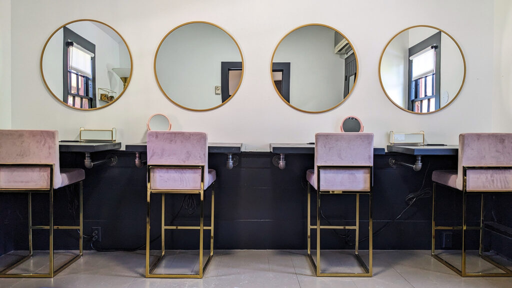 makeup room at Ohio bridal cottage wedding venue