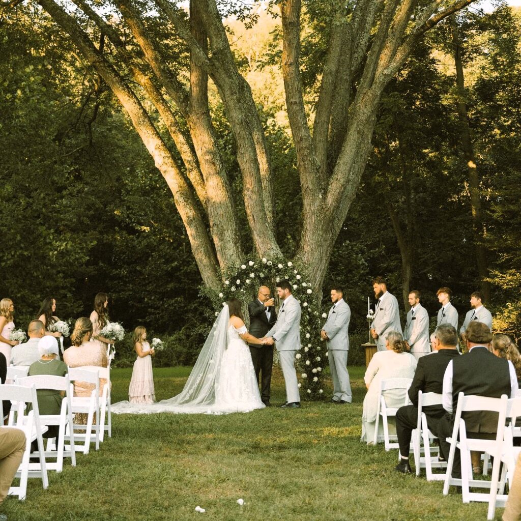 bride and groom outdoor wedding ceremony with big tree